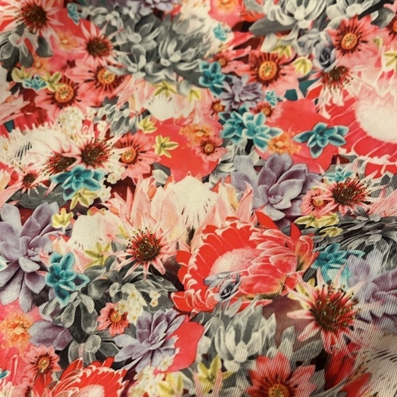 Lululemon Wunder under high rise crop - flowabunga print - size 6 - Picture 9 of 9